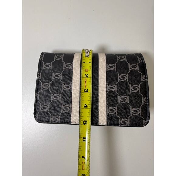 Paisley flap Bebe Los Angeles Crossbody/Clutch – Black & White – NWT - Picture 2 of 7